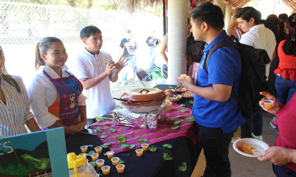 Estudiantes de Turismo presentan exposición de Estados y Pueblos Mágicos