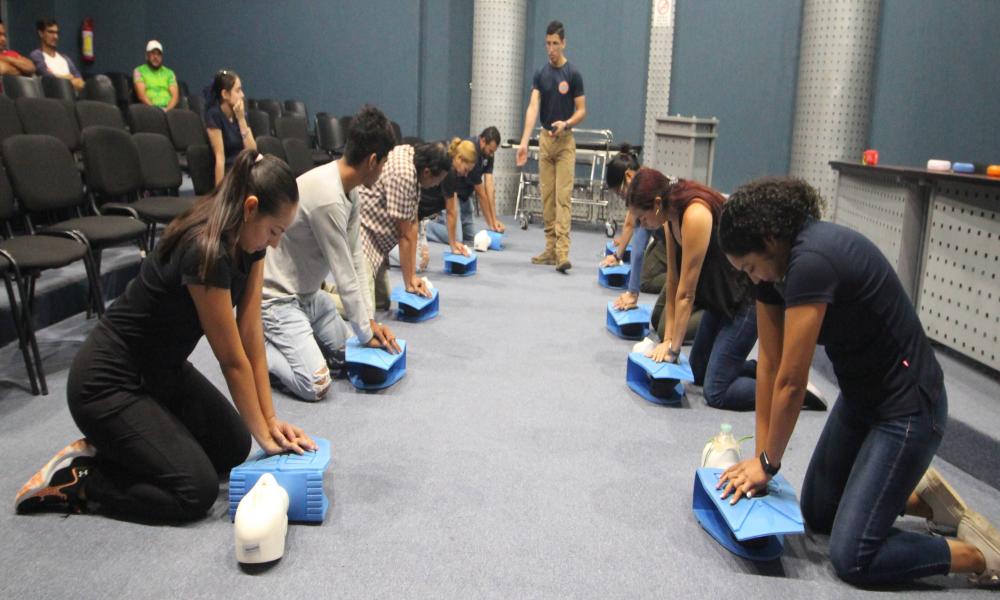 Conforman brigadas internas de Protección Civil en CUCosta con capacitación especializada