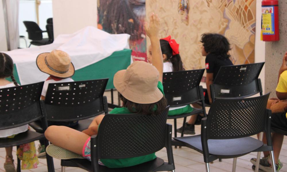 Niñas, niños y adolescentes participan en el “Viernes Creativo CUCosta