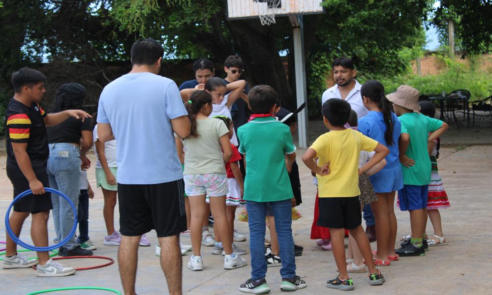 Niñas, niños y adolescentes participan en el “Viernes Creativo CUCosta