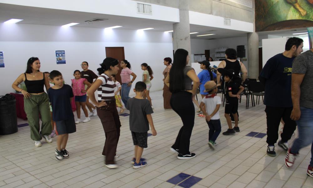Niñas, niños y adolescentes participan en el “Viernes Creativo CUCosta