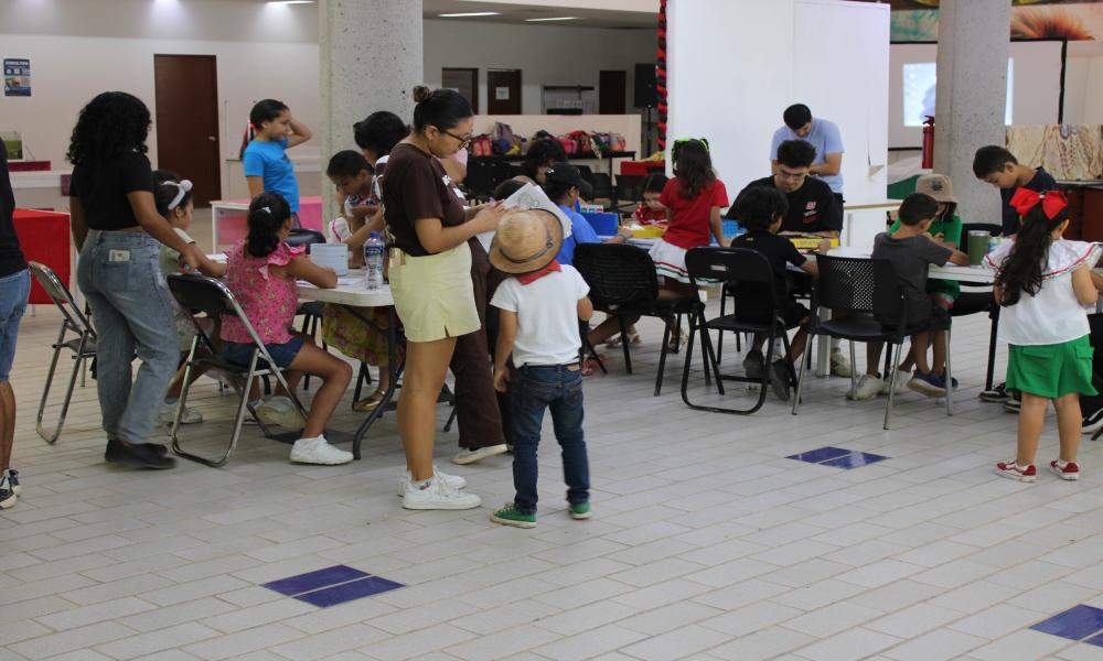 Niñas, niños y adolescentes participan en el “Viernes Creativo CUCosta