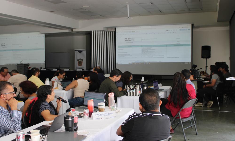 Taller de evaluación académica orienta la actualización de planes y programas educativos