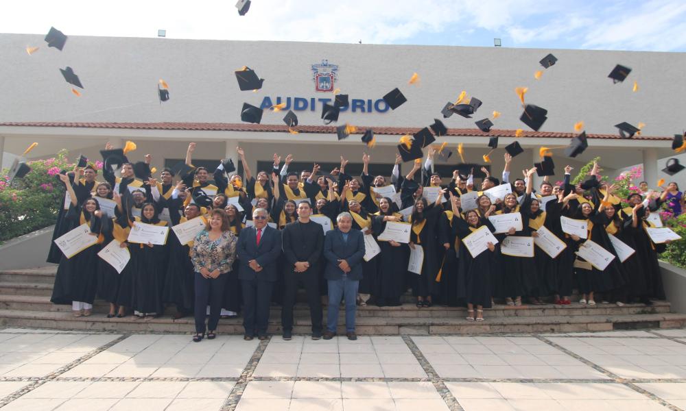 Egresan 50 arquitectos de la XLIII Generación del CUCosta