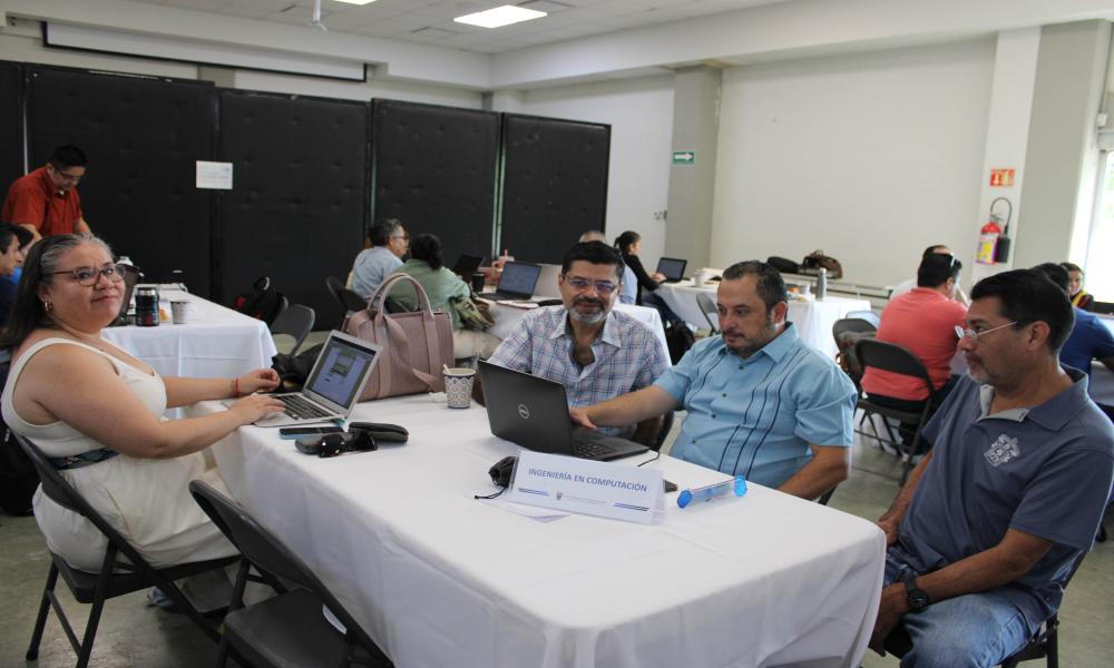Taller de evaluación académica orienta la actualización de planes y programas educativos