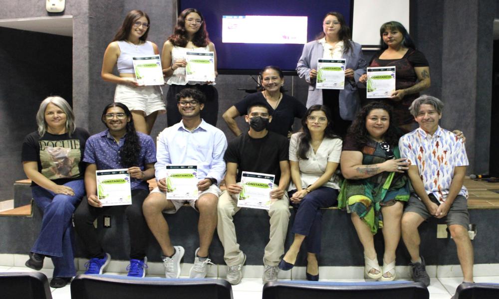 Estudiantes del CUCosta transforman espacios con murales por la paz y la cultura