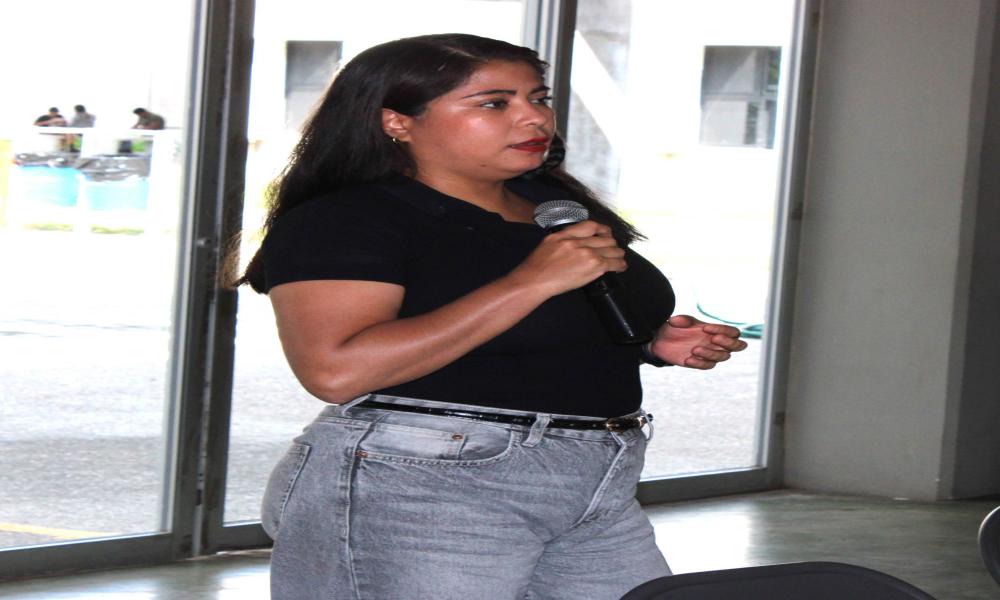 Rectora del CUCosta reconoce labor de Servicios Generales y escucha propuestas de mejora