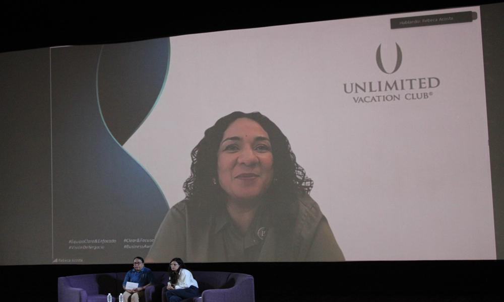 Estudiantes de CUCosta se conectan con líderes de Unlimited Vacation Club en el Día Mundial del Turismo