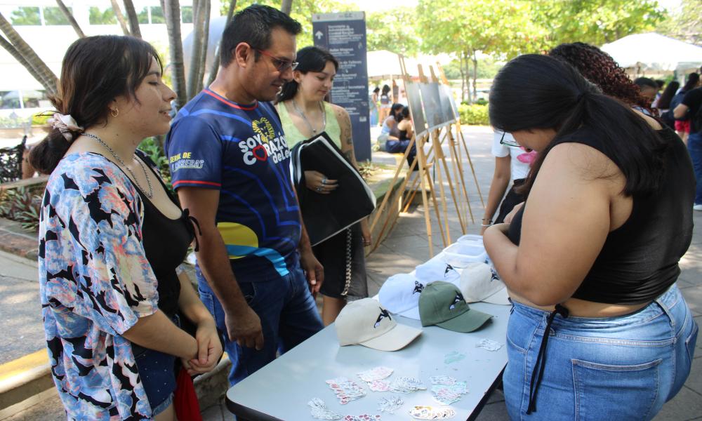 Celebra CUCosta el Día Mundial de los Animales con la Feria Ambiental