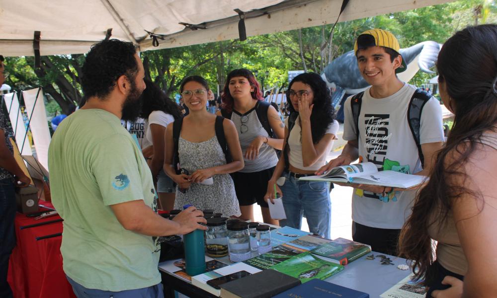 Celebra CUCosta el Día Mundial de los Animales con la Feria Ambiental