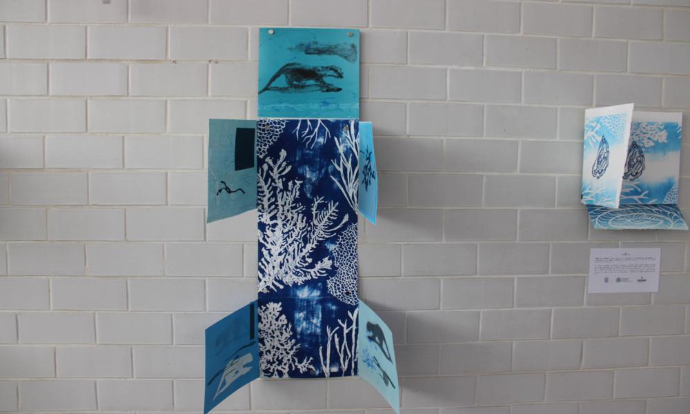 Inauguran en CUCosta la exposición artística “Un Solo Mar, Arrecifes Coralinos Ciudades Submarinas”