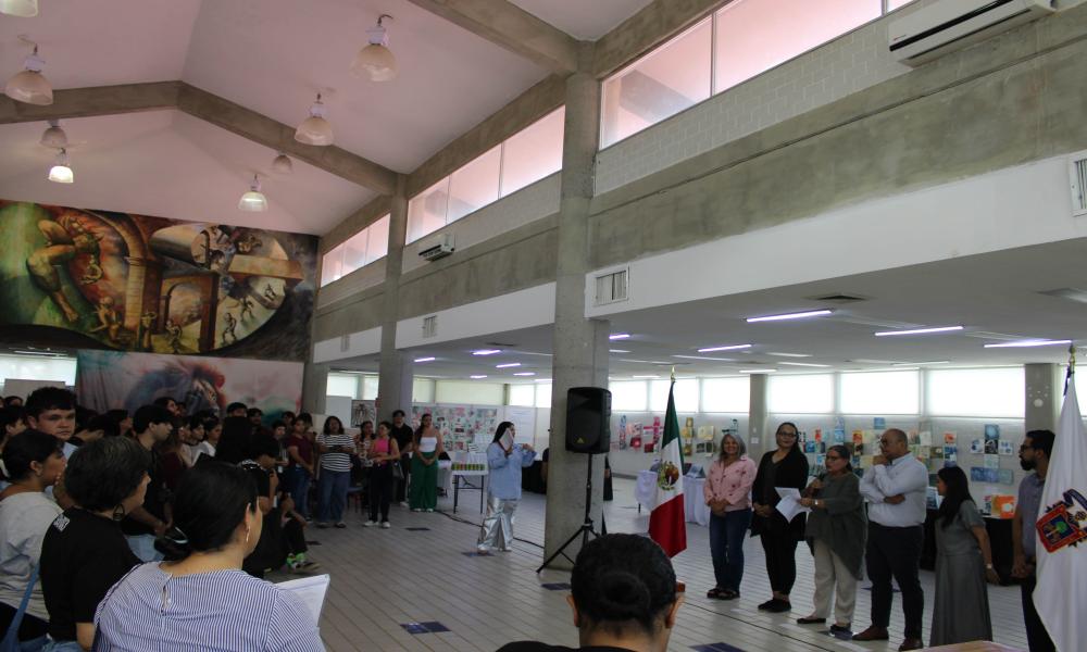 Inauguran en CUCosta la exposición artística “Un Solo Mar, Arrecifes Coralinos Ciudades Submarinas”