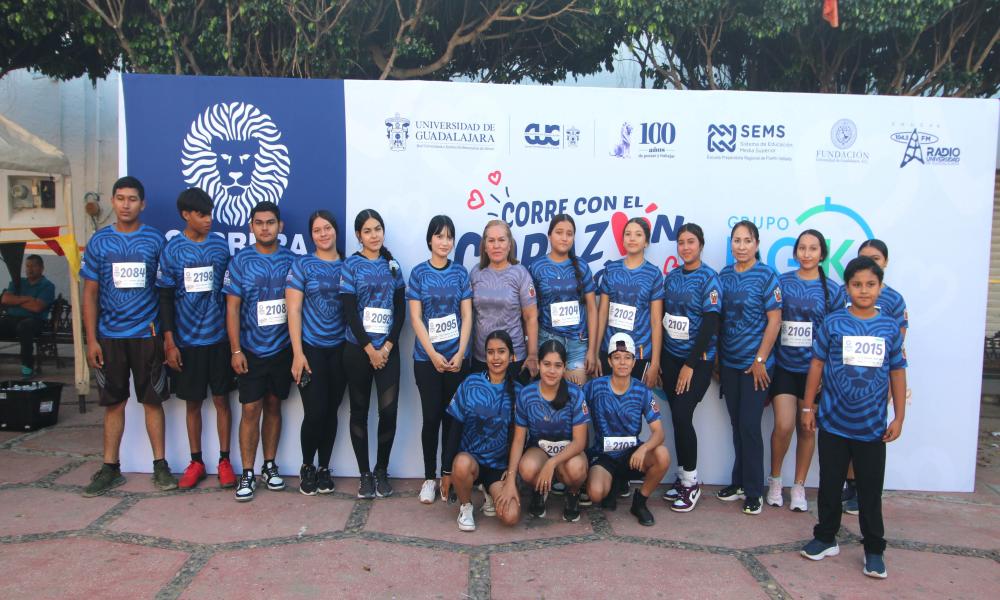 Ambiente deportivo y orgullo UdeG en la V Carrera Leones Negros Grupo Diagnosti-k 2025 en Tomatlán