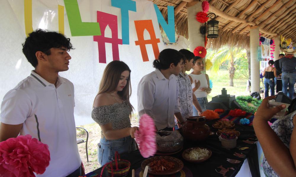 Estudiantes participan en el XXII Campamento de Recreación, Cultura Física y Deportes