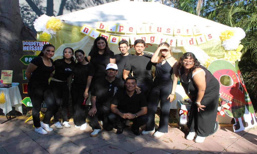 En CUCosta, estudiantes y profesores disfrutaron de la “Feria Microbiológica 2025”