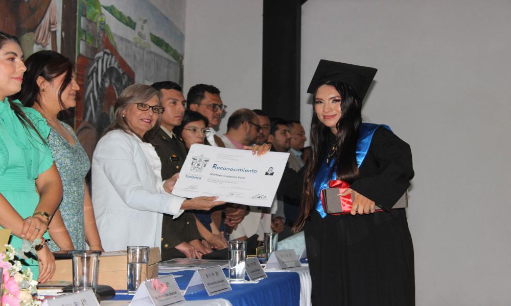 Se gradúan 17 nuevos profesionales en la Sede Tomatlán del CUCosta