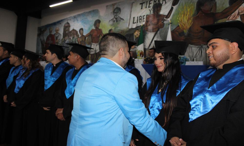 Se gradúan 17 nuevos profesionales en la Sede Tomatlán del CUCosta
