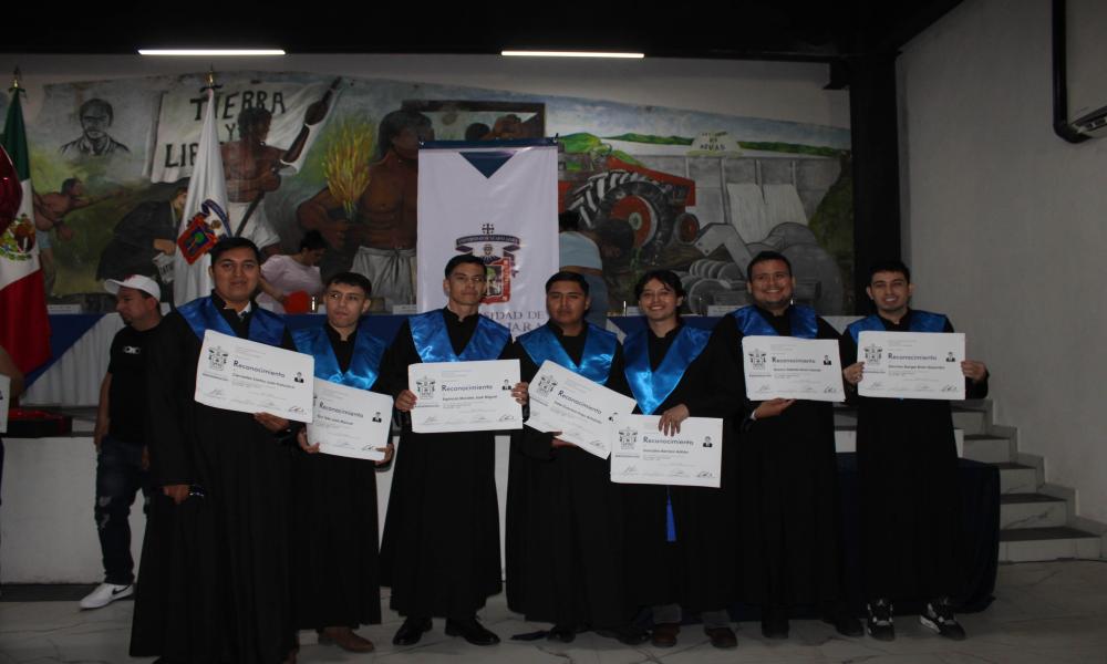Se gradúan 17 nuevos profesionales en la Sede Tomatlán del CUCosta