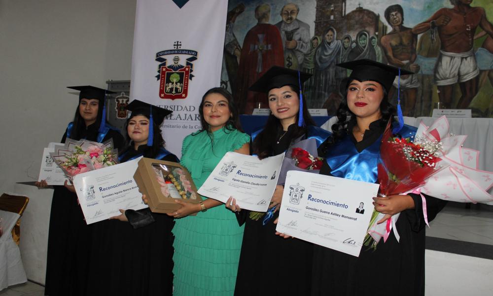 Se gradúan 17 nuevos profesionales en la Sede Tomatlán del CUCosta