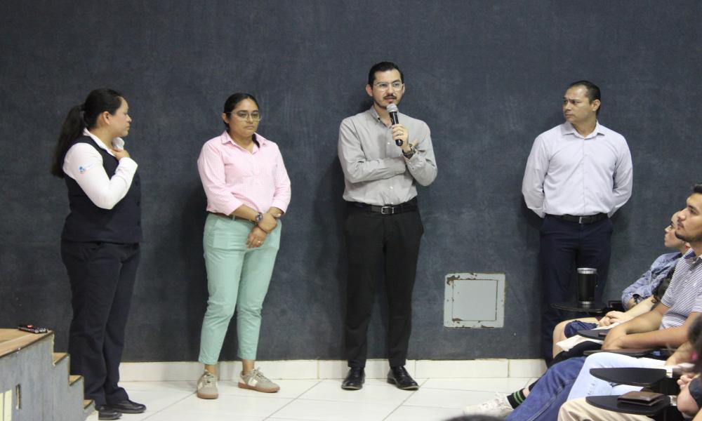 Capacitan a 150 estudiantes del CUCosta para fortalecer campaña de vacunación contra el sarampión en Puerto Vallarta