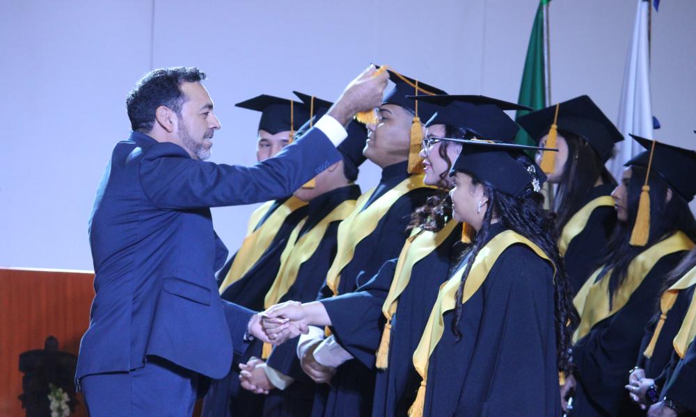 Egresan 58 estudiantes de la LVI Generación de la Licenciatura en Administración en CUCosta