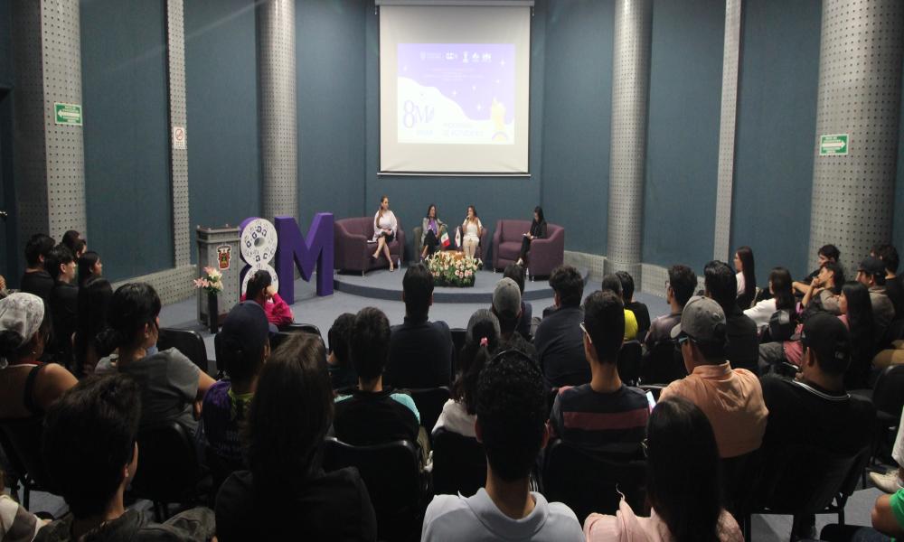 Analizan feminismo propositivo y construcción de espacios de paz en panel de expertas en CUCosta