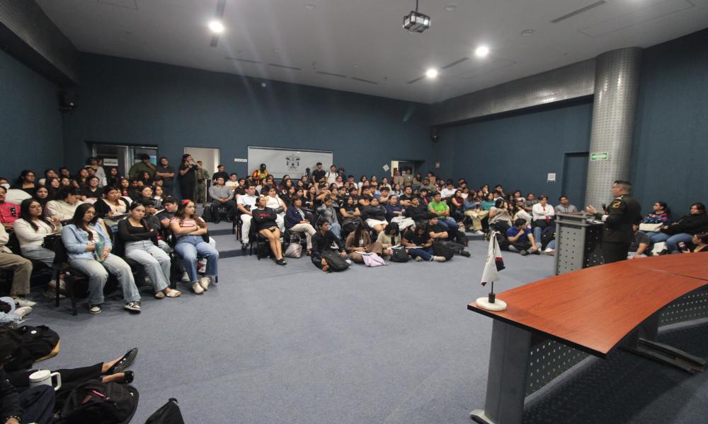 Estudiantes del CUCosta participan en conferencia sobre Seguridad Nacional
