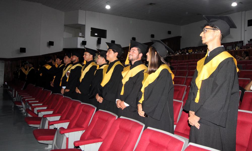Concluyen su formación 33 nuevos ingenieros civiles del Centro Universitario de la Costa