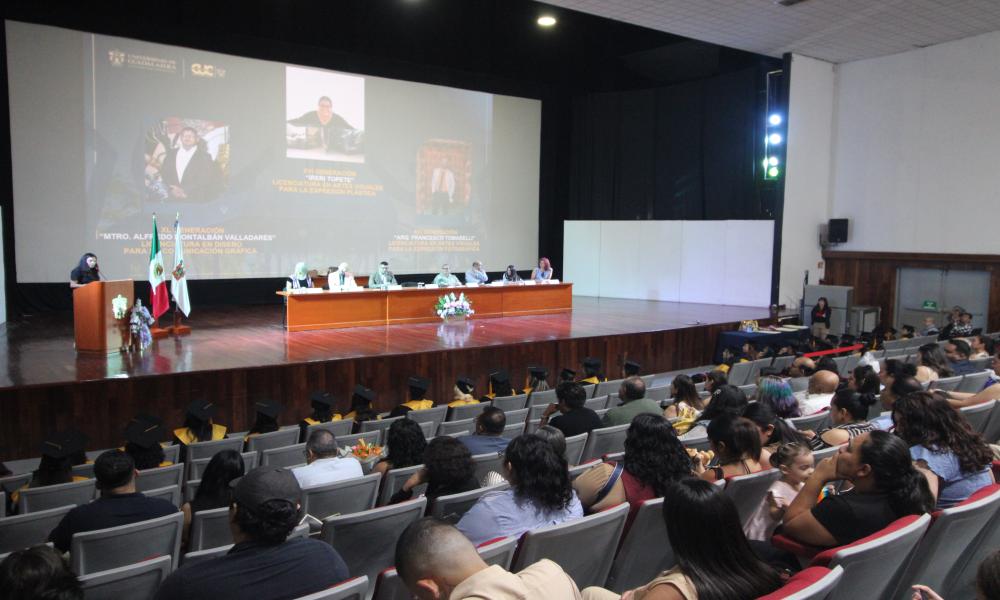 Arte, diseño y éxito: así se graduó la nueva generación de CUCosta