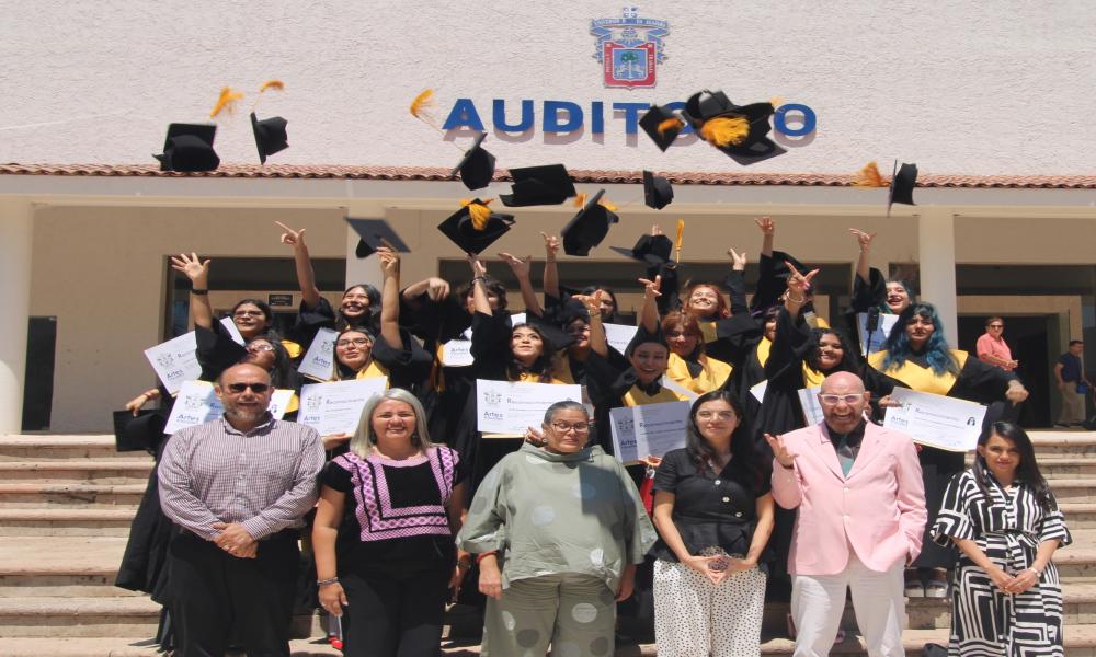 Arte, diseño y éxito: así se graduó la nueva generación de CUCosta