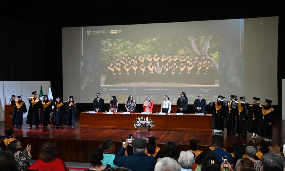Egresan 27 estudiantes de la Trigésima Generación de la Licenciatura en Biología 