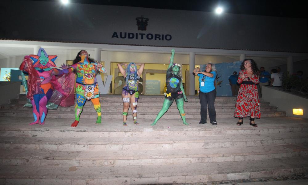 Eliza Capai es reconocida con la “Iguana de Oro” durante la clausura del FICPV 26