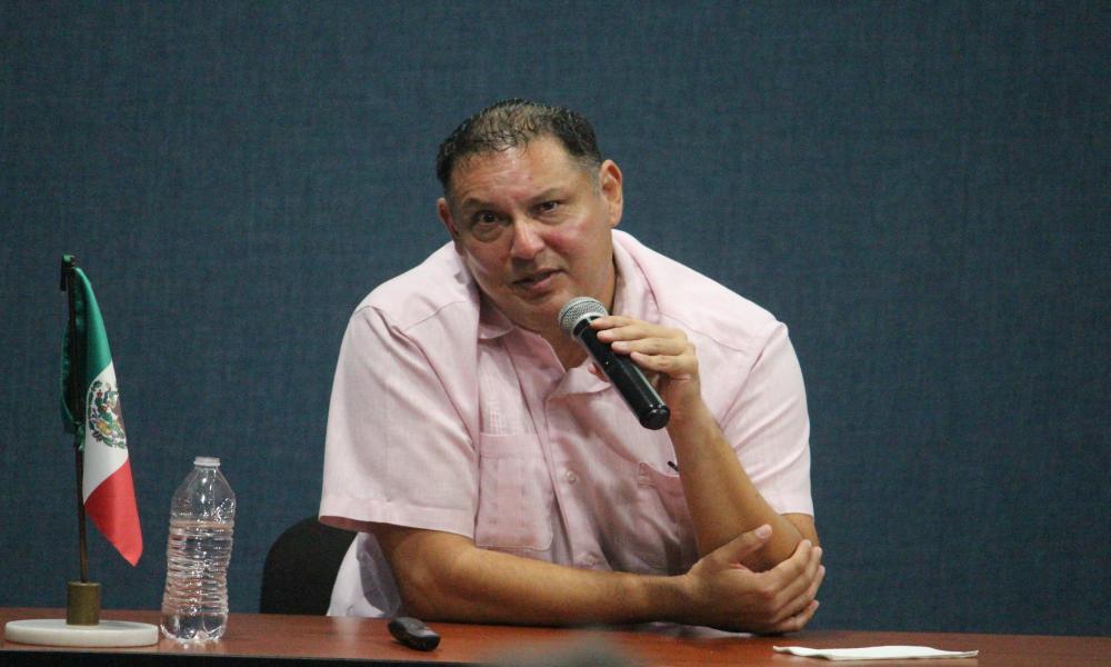 Imparte el Dr. Javier Ruiz Hermoso conferencia sobre el nuevo mapa del turismo global en CUCosta