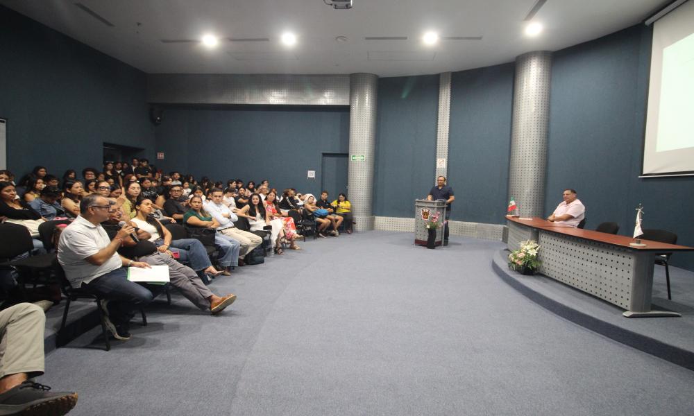 Imparte el Dr. Javier Ruiz Hermoso conferencia sobre el nuevo mapa del turismo global en CUCosta