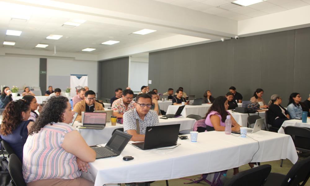 Concluye con éxito taller de acreditación y calidad educativa en el CUCosta 