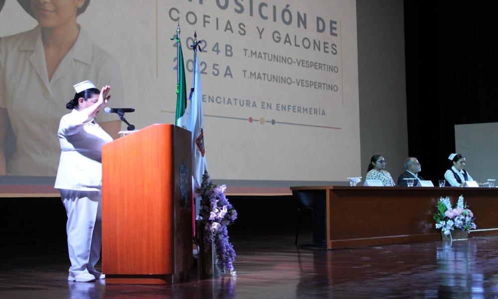 Realizan emotiva ceremonia de imposición de cofias y galones en el CUCosta