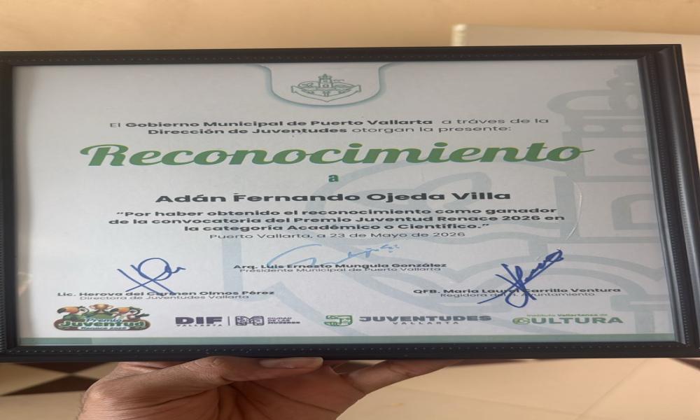 Estudiante del CUCosta recibe el Premio Juventud Renace 2026 en la categoría Académico o Científico