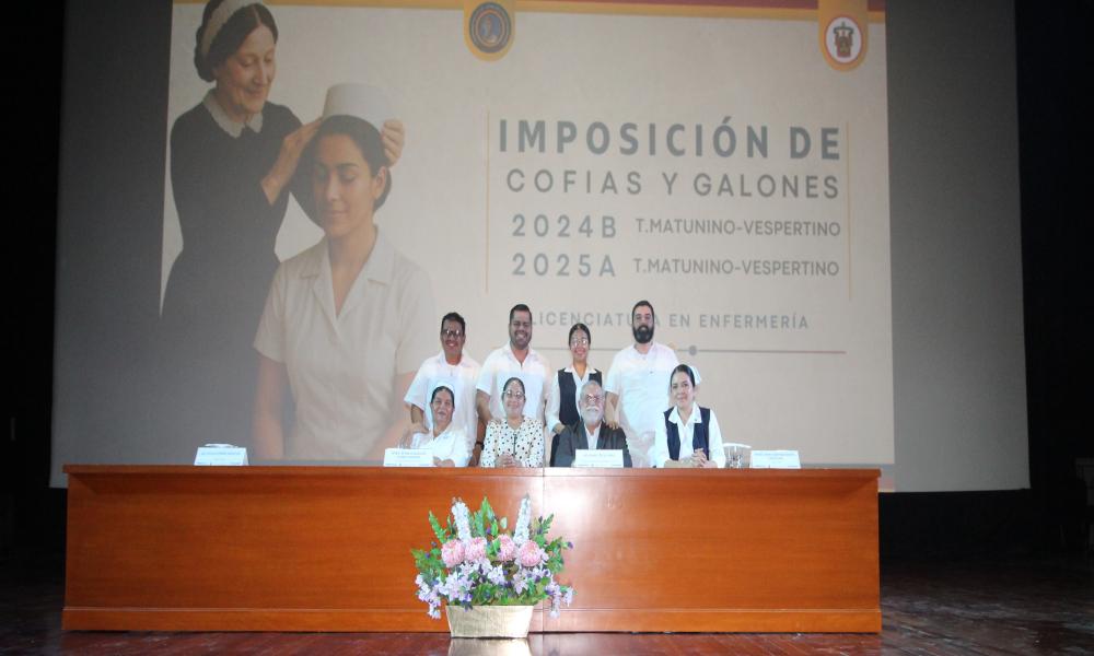 Realizan emotiva ceremonia de imposición de cofias y galones en el CUCosta