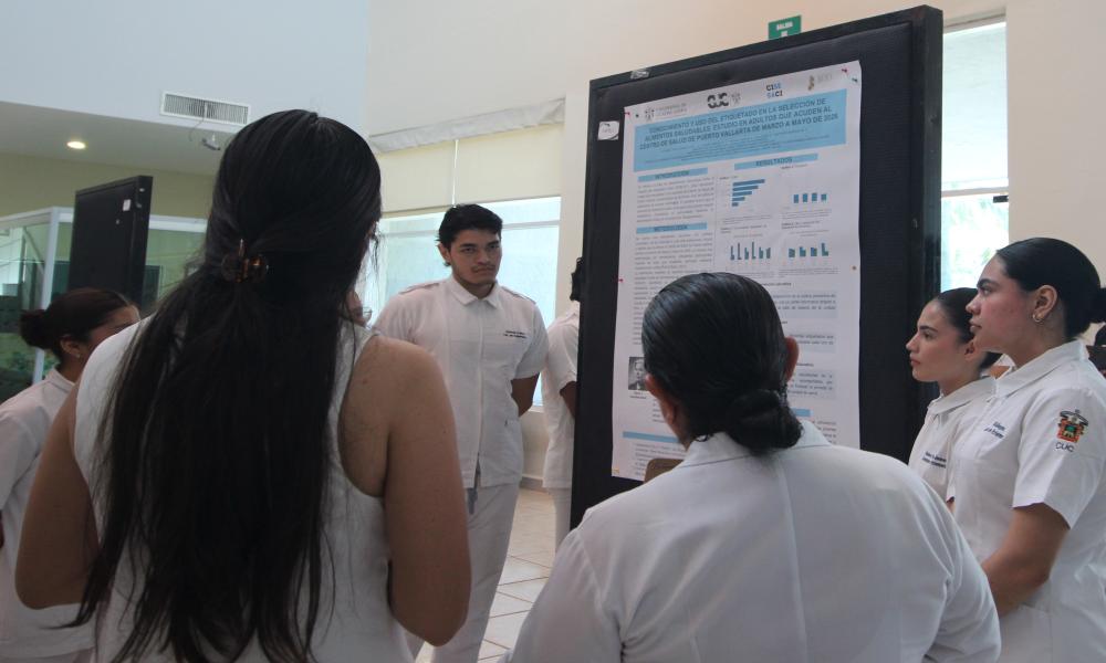 Estudiantes de Enfermería del CUCosta presentan proyectos de investigación y diagnósticos clínicos