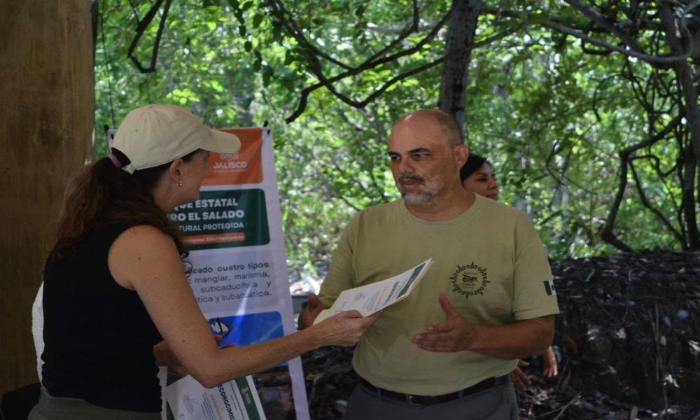CUCosta participó en la liberación de 180 crías de iguana verde durante el 26 aniversario del Estero El Salado 