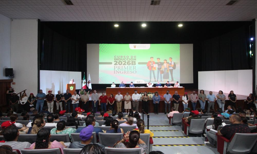 La rectora, Dra. María Esther Avelar Álvarez, dio la bienvenida a mil 066 estudiantes que inician su formación universitaria durante el ciclo escolar 2026-B.