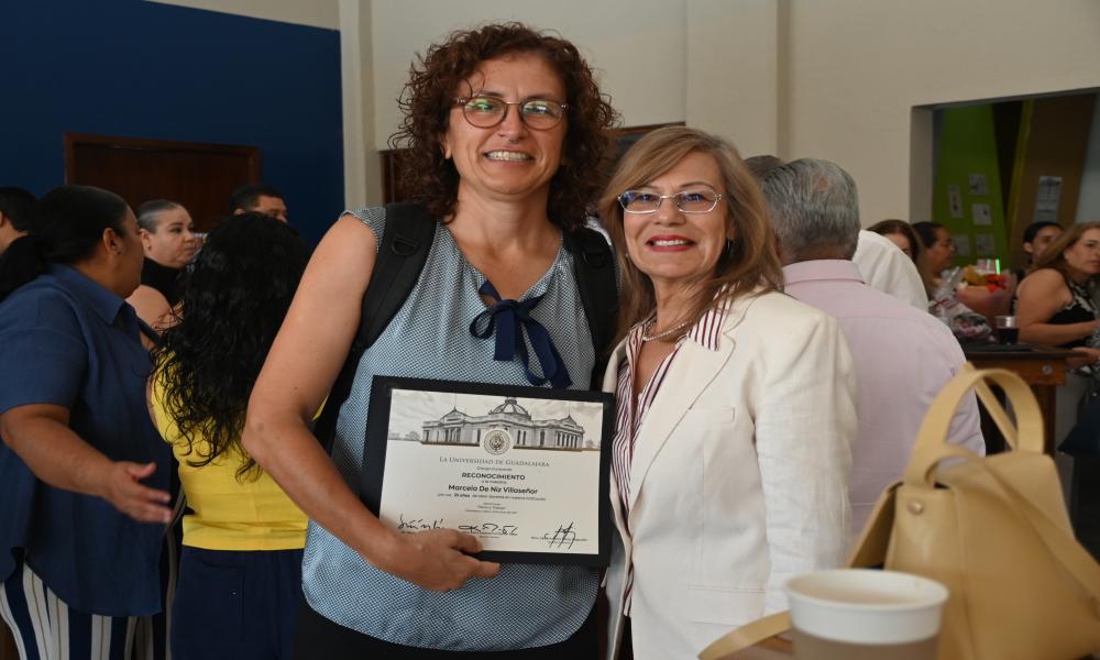 Reconoce UdeG a 48 universitarios por 20, 25 y 30 años de trayectoria en el CUCosta