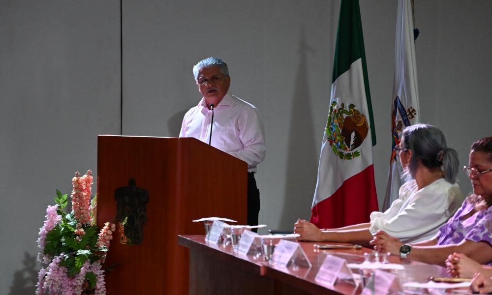 Reconoce UdeG a 48 universitarios por 20, 25 y 30 años de trayectoria en el CUCosta