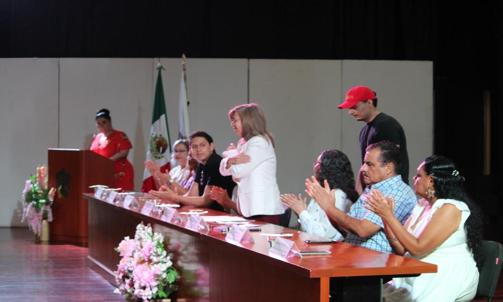 Reconoce UdeG a 48 universitarios por 20, 25 y 30 años de trayectoria en el CUCosta