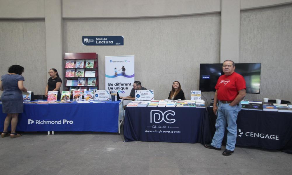 Participan 14 editoriales en la Feria Bibliográfica 2026 en CUCosta 