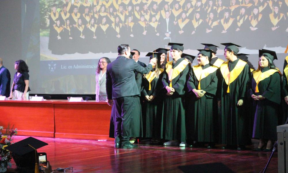 Se gradúa la LVII Generación de la Licenciatura en Administración del CUCosta 