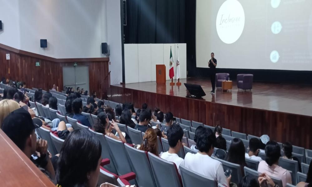 CUCosta acerca a estudiantes a los retos de la transformación digital en el turismo