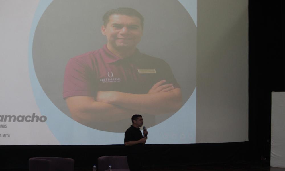 CUCosta acerca a estudiantes a los retos de la transformación digital en el turismo