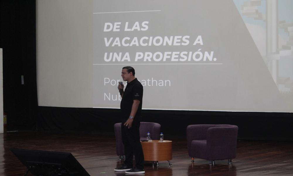 CUCosta acerca a estudiantes a los retos de la transformación digital en el turismo
