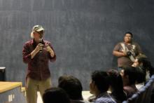 David Eisenberg, fotógrafo internacionalmente reconocido, visitó el Centro Universitario de la Costa, donde impartió una conferencia motivacional sobre la profesión y el éxito. El jueves 10 de abril de 2014 a las 11:00 horas en el Mini Auditorio 1 del CUCosta se realizó la muy dinámica conferencia. Organizada por la Mtra. Paola Cortés Almanzat, Coordinadora de la Carrera de Licenciatura en Artes Visuales, se convocó a todos los estudiantes del CUCosta; la mayoría de los asistentes fueron estudiantes de la L